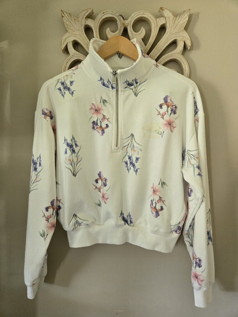 White Roots Floral Quarter Zip Sweatshirt Size Small
